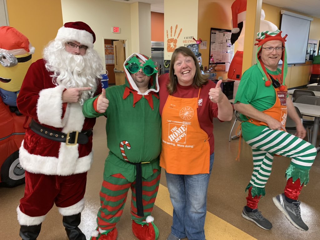Kevin_5024's tweet photo. Santa in the house with some questionable elves???? @matt_5024 @MSchaeffer_THD @islandkemper https://t.co/sEhbSw10ZV