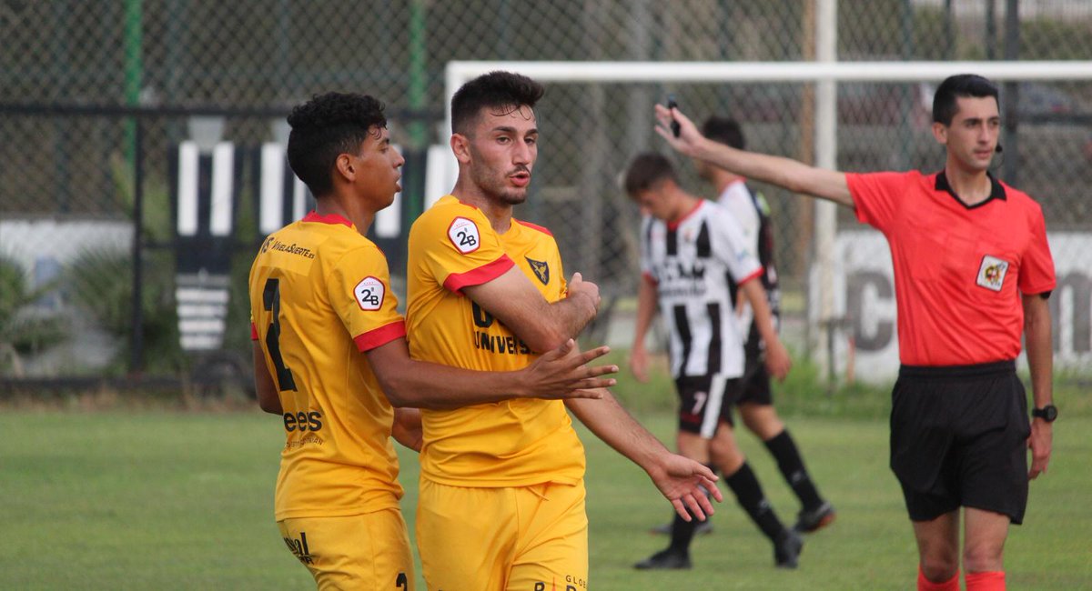 UCAMMurciaCF's tweet photo. 📸 @alexx_camachoo, autor del primer gol de nuestra pretemporada 2019/20 🔥 https://t.co/AUKltUJfmN