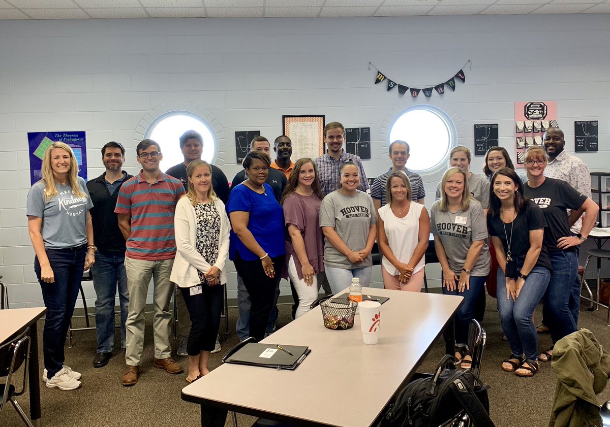 What a fun time getting to know and learn more about our newest Hoover High School teachers. Such an awesome group! @Jennifer_Hogan @HooverHighBucs #HooverPride