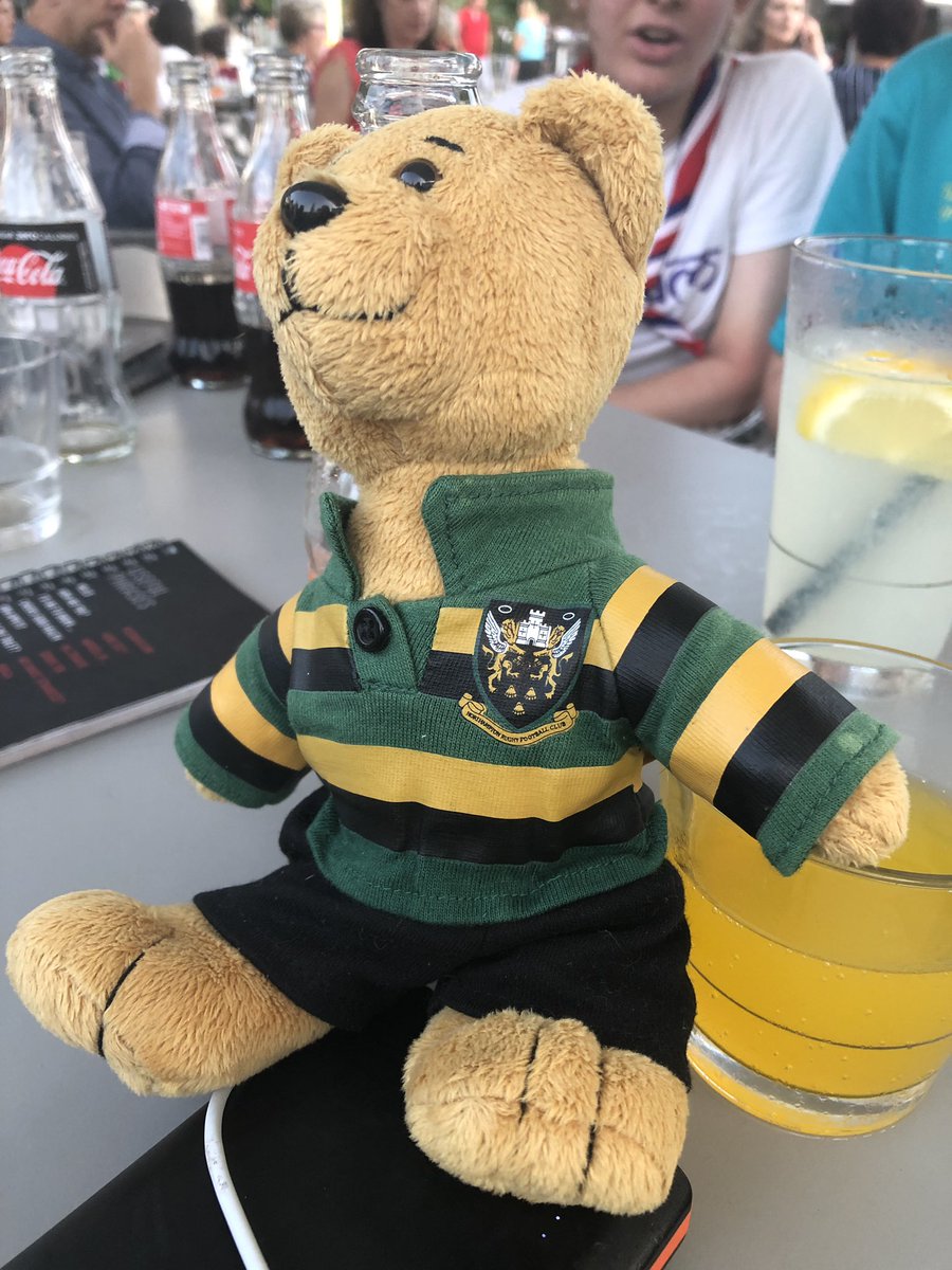FTSTSSSaints's tweet photo. #plottwist4 it was cold in the caves so we rubbed the lamp out popped Bernice #ftst19 #fairytalesandscarytales #fairytalesscarytales @GGMidsFTST @NhantsGuiding @SaintsRugby https://t.co/OelsrebejF
