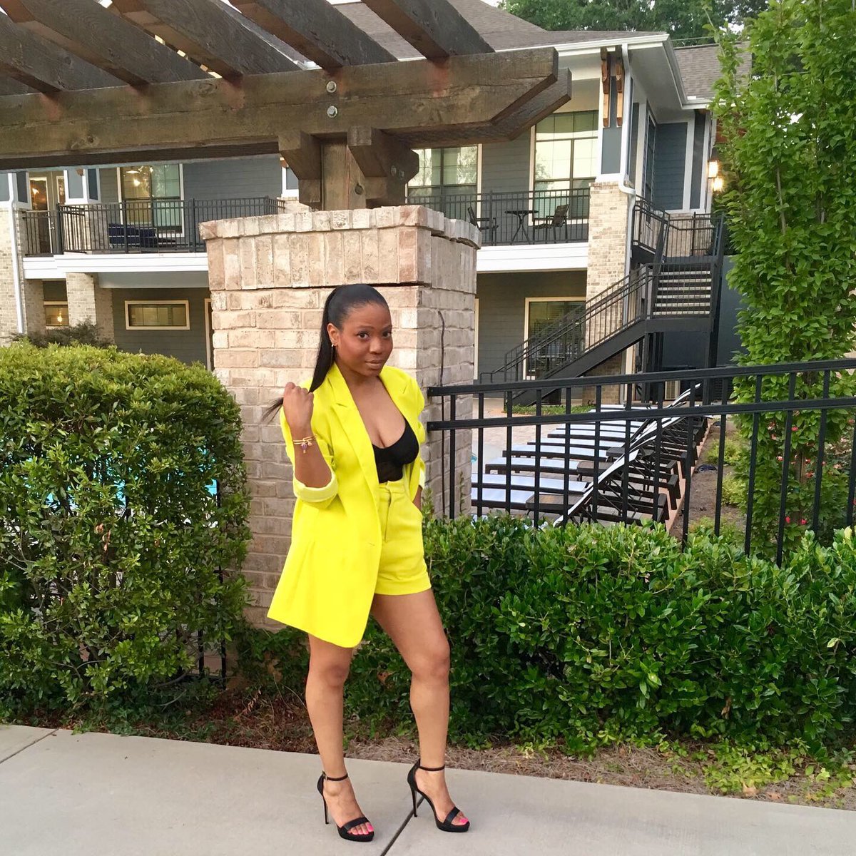shopthestylepl1's tweet photo. Rocking the “ Miami Nites” 2piece suit. Now available on our site https://t.co/lx6ATzVycW #miaminights #thestyleplug #shortset #neonsuits #neonblazer #neonyellow #fashionstylist #fashionblogger #plugme #styleplug #petitegirl #onlineboutiques  #neonshorts #stylecuisinesound https://t.co/2KnqrcwTZj