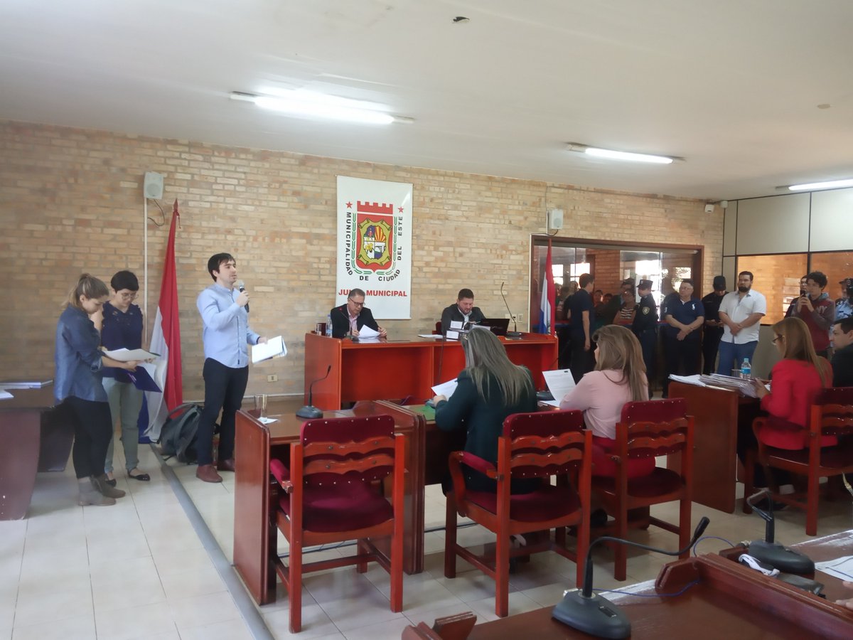 reAccionpy's tweet photo. HILO 1.
Durante la mañana hicimos entrega oficial de la nota de compromisos de #Transparencia, necesidades de #Educación y #FONACIDE durante audiencia pública en la Junta Municipal CDE Periodo 2015-2020.
#PorUnParaguayTransparente #reAccionPy https://t.co/taMER7M5mP