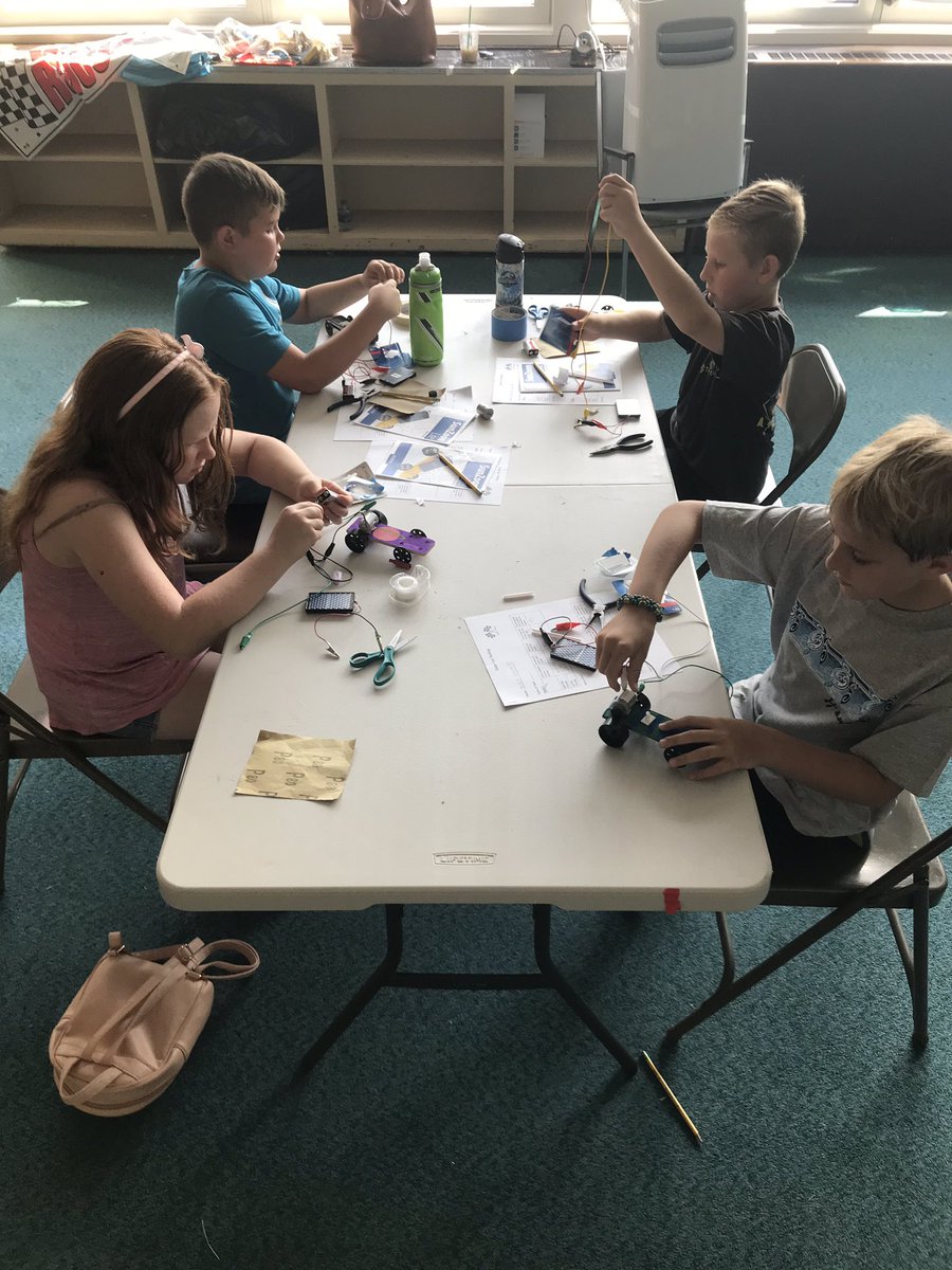STEMINTHESUMMER's tweet photo. Figuring out designs to make our solar cars work without the “solar” part! @Bauerenrichment @RoystonsLions https://t.co/hGkvqaBUHw