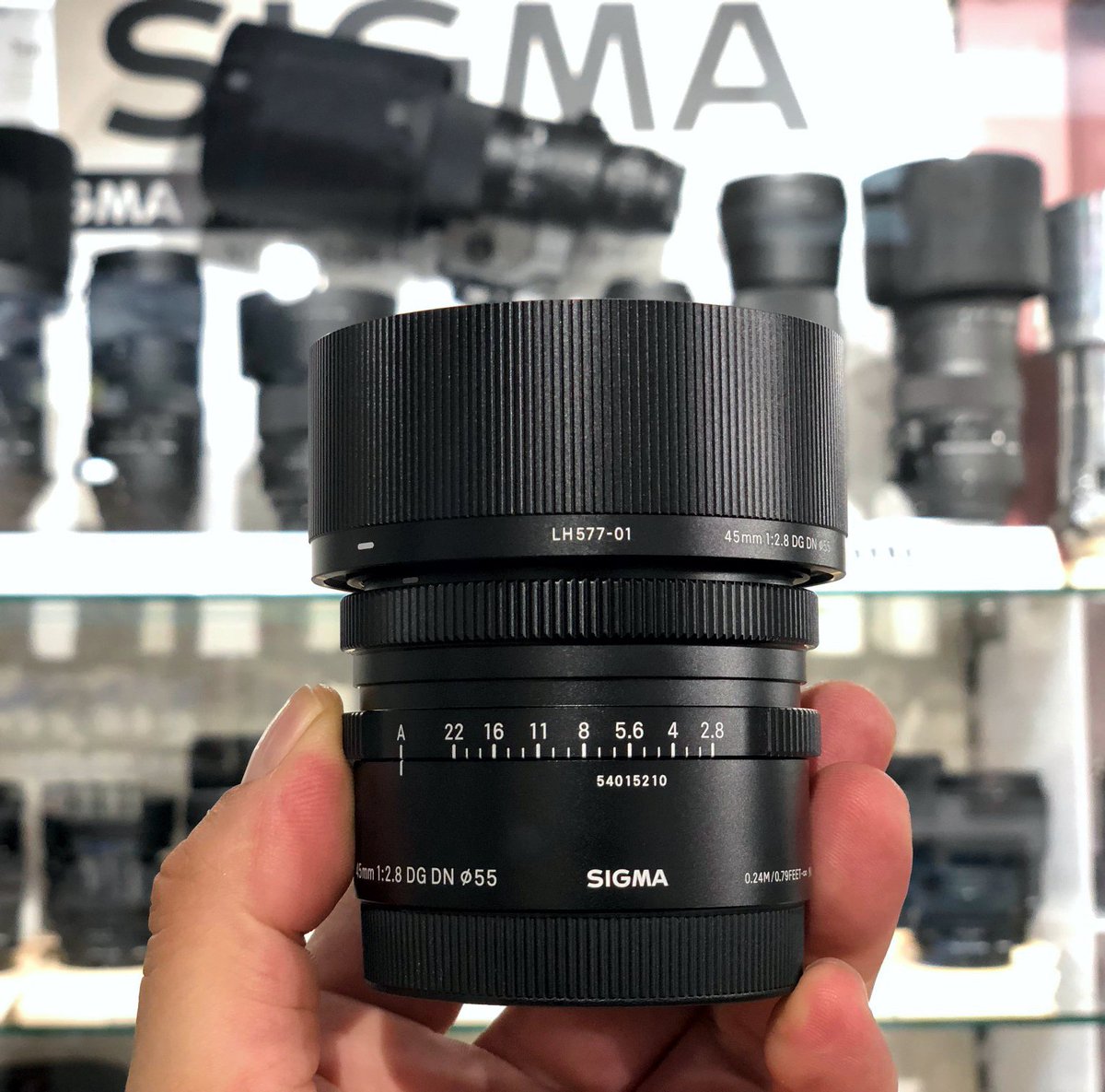 Foto_K's tweet photo. 📢 Nos acaban de entrar las nuevas ópticas de @SigmaPhotoSpain : el nuevo y pequeño #45mmF2.8 y la primera óptica #PrimeSigma de gran apertura f1.2 para formato completo, el  #SigmaART #35mmF12. Ya disponibles para montura Sony FF en nuestra tienda!
👉https://t.co/h0LYj0QSyu https://t.co/fOKsScr1If