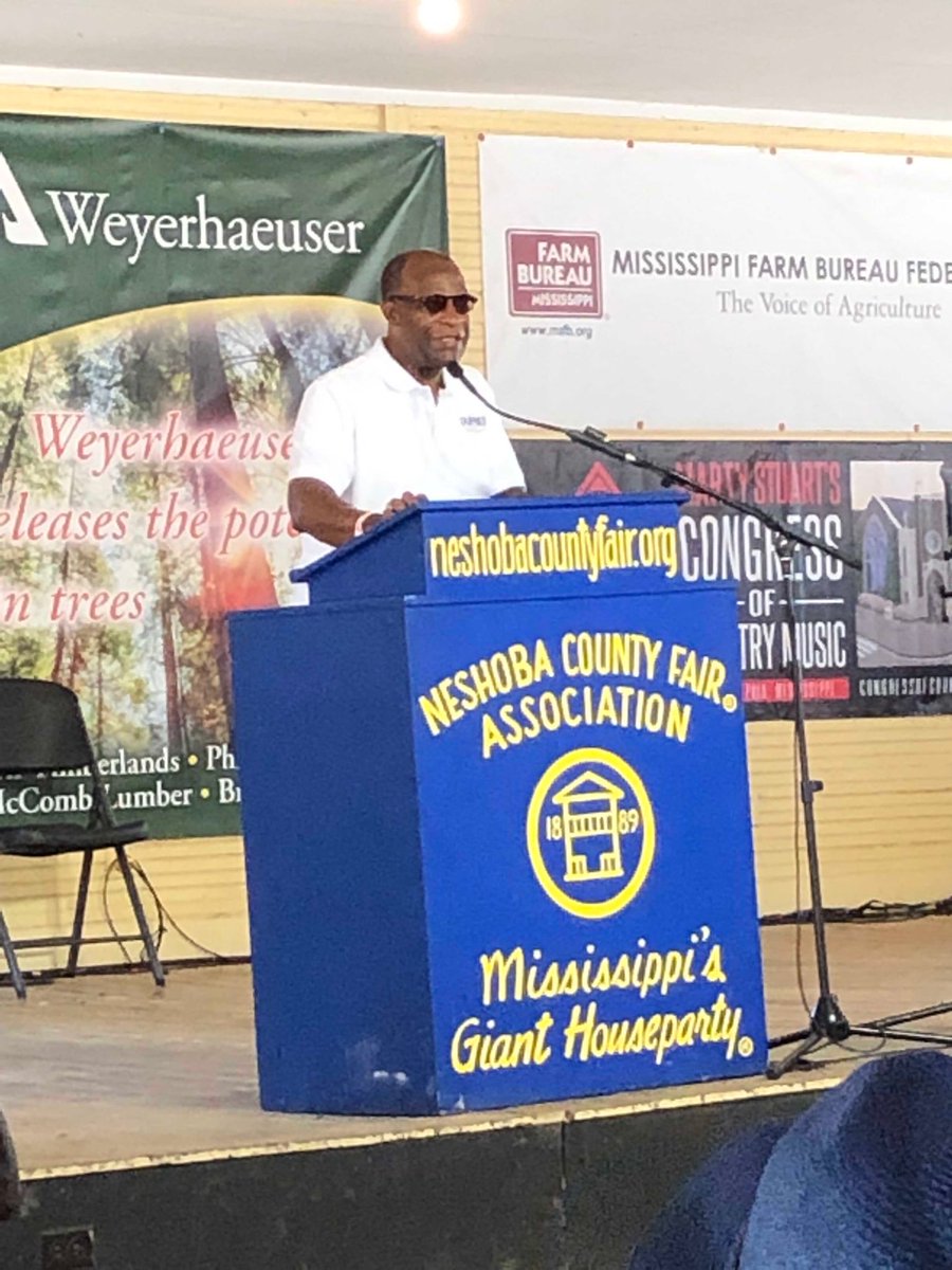 EWagsterPettus's tweet photo. Democrat Johnny DuPree, candidate for #Mississippi Secretary of State, says Hattiesburg did not increase taxes during his 16 years as mayor. Says he is in race to increase access to the vote. #NCF18 #mselex #ncf2019 https://t.co/bPE8Sl3HaJ