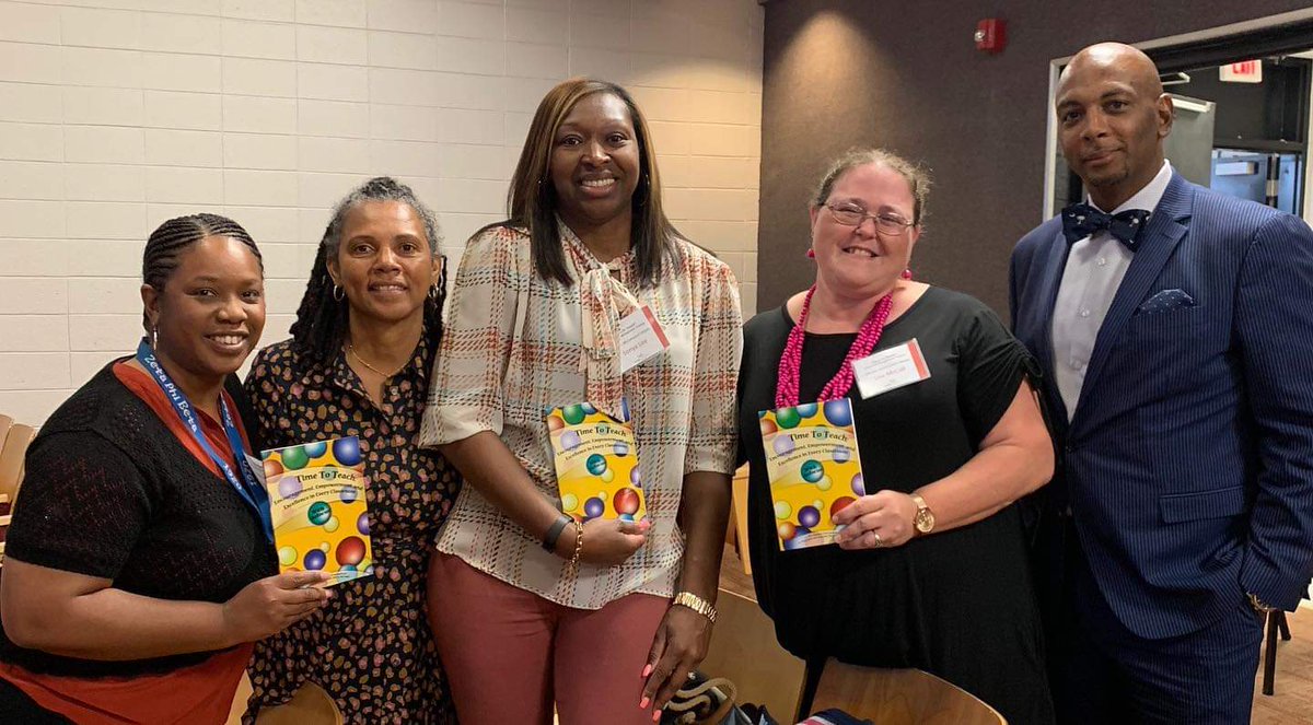 RedHawk4eons's tweet photo. I absolutely love my career! I am thankful to be able to work with people that care about what is best for kids. I'm blessed! #WhyITeachLMMS #LMMSRocks @affectheculture @LMMSRocks https://t.co/vbICGfqB4D