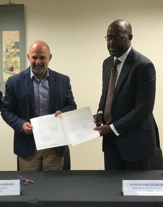 UNDP_CF's tweet photo. Today Min Env #CostaRica and Min Forests #Cotedivoire renewed their commitment towards #SScooperation by signing an agreement to be launched with concrete joint activities in 2019. We are proud to have supported this process to a tangible outcome @MarDieye @ahunnaeziakonwa https://t.co/VXGaPpZtV5