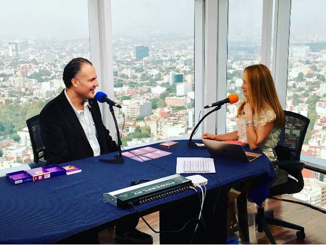 DEFANICO's tweet photo. Acá con mi queridísima @doreferriz para @centralfm_ haciendo una “lectura de hadas” y promocionando el lanzamiento del nuevo disco “DATABANG ” este jueves 15 de agosto en @elhijodelcuervo. #defanico #medios #musica #lectura #hadas #doreferriz #centralfm #nuevo #disco #databang https://t.co/GPoraCnflI