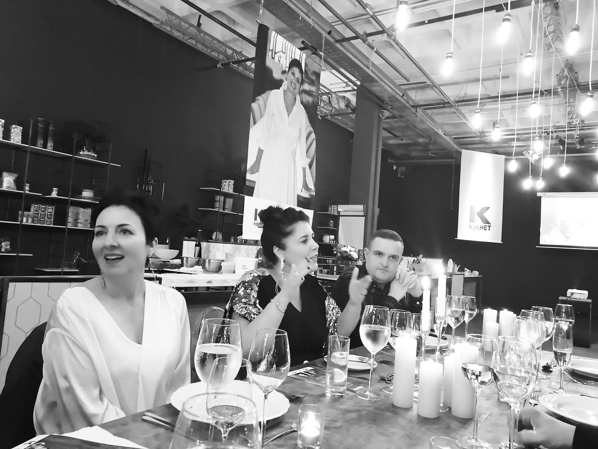 Animated conversation with some of the judges..
@kyknettv #Kokkedoor 
@multichoicegrp #merentiasadventures