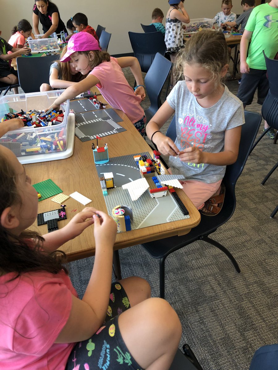 LPS_Summer's tweet photo. We love LEGO building! 😁 https://t.co/73GAPn3JA7