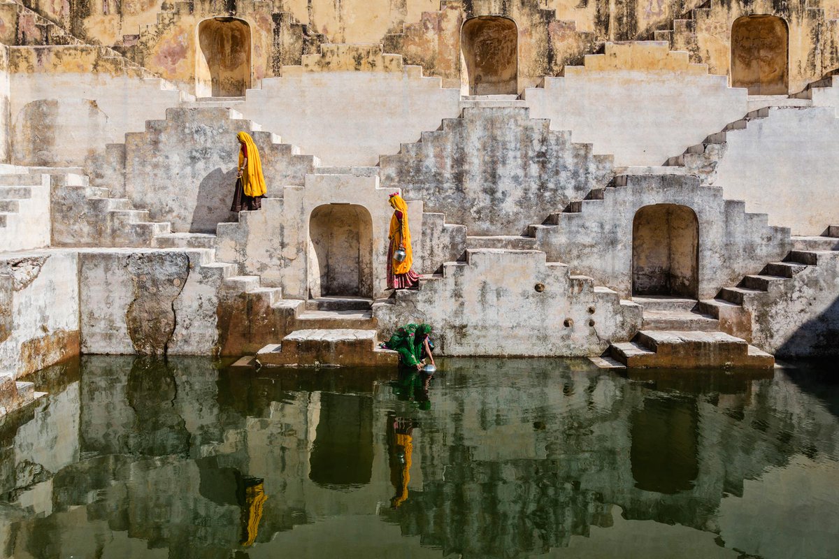 CNTravelerSpain's tweet photo. ¡Jaipur ya es Patrimonio Mundial de la Unesco! Esta ciudad fortificada, situada en el estado de Rajastán (India), fue fundada en 1727 por Sawai Jai Singh II. El Palacio de la Ciudad, Hawa Mahal y Jantar Mantar son algunas de sus joyas arquitectónicas ❤️🕌 (📸Alamy/Getty Images) https://t.co/hinMUAHZyZ