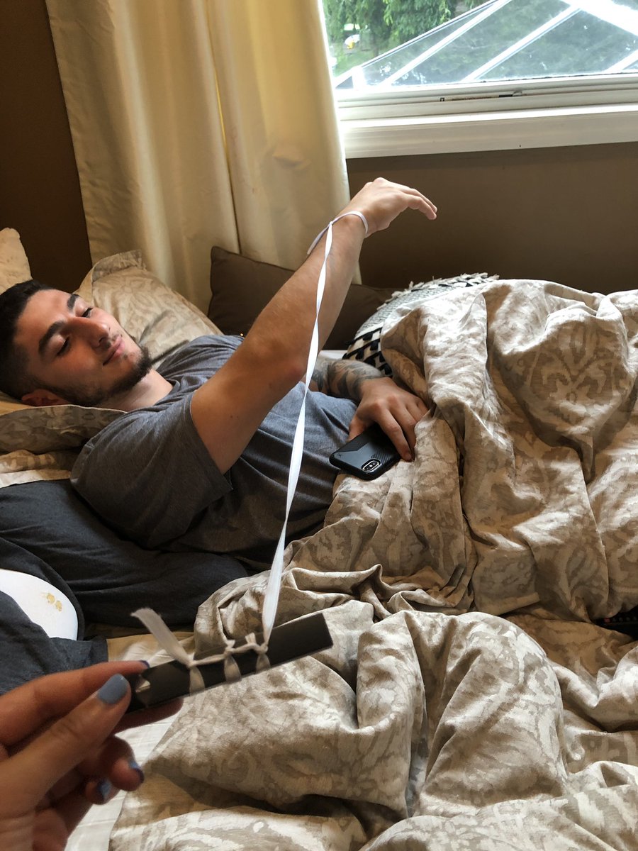 HaleyAbesamis's tweet photo. no more lost juul in my bed https://t.co/SOvtvQZBQf