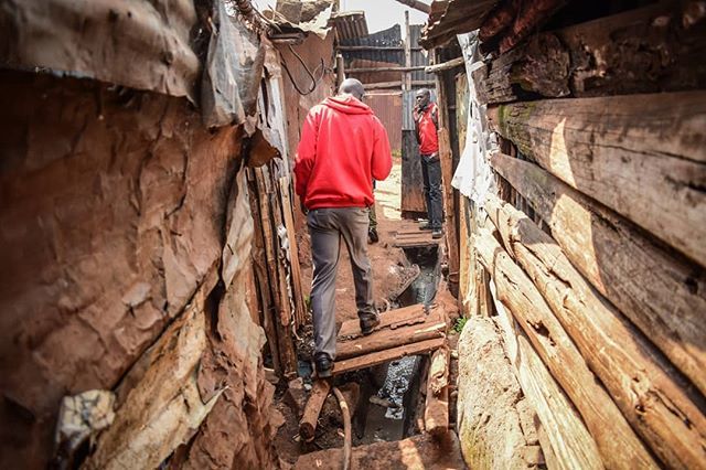 ManiStudioWorks's tweet image. It broke my heart when I came to knew this was a route kids took every single day as they headed to school.  All in the name of gaining knowledge... I pray their success is tenfold.
.
.
.
.
.
#igkenya #vscokenya #kiberastories #kiberaslums ift.tt/2YANUni
