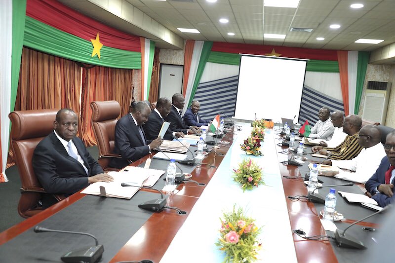 Presidenceci's tweet photo. Le #TAC8 a été l’occasion pour les deux Chefs d’Etat de réaffirmer leur engagement à œuvrer au renforcement de la coopération bilatérale entre la Côte d’Ivoire et le Burkina Faso à travers la recherche de solutions idoines aux préoccupations des populations. https://t.co/WkIIzME1A4