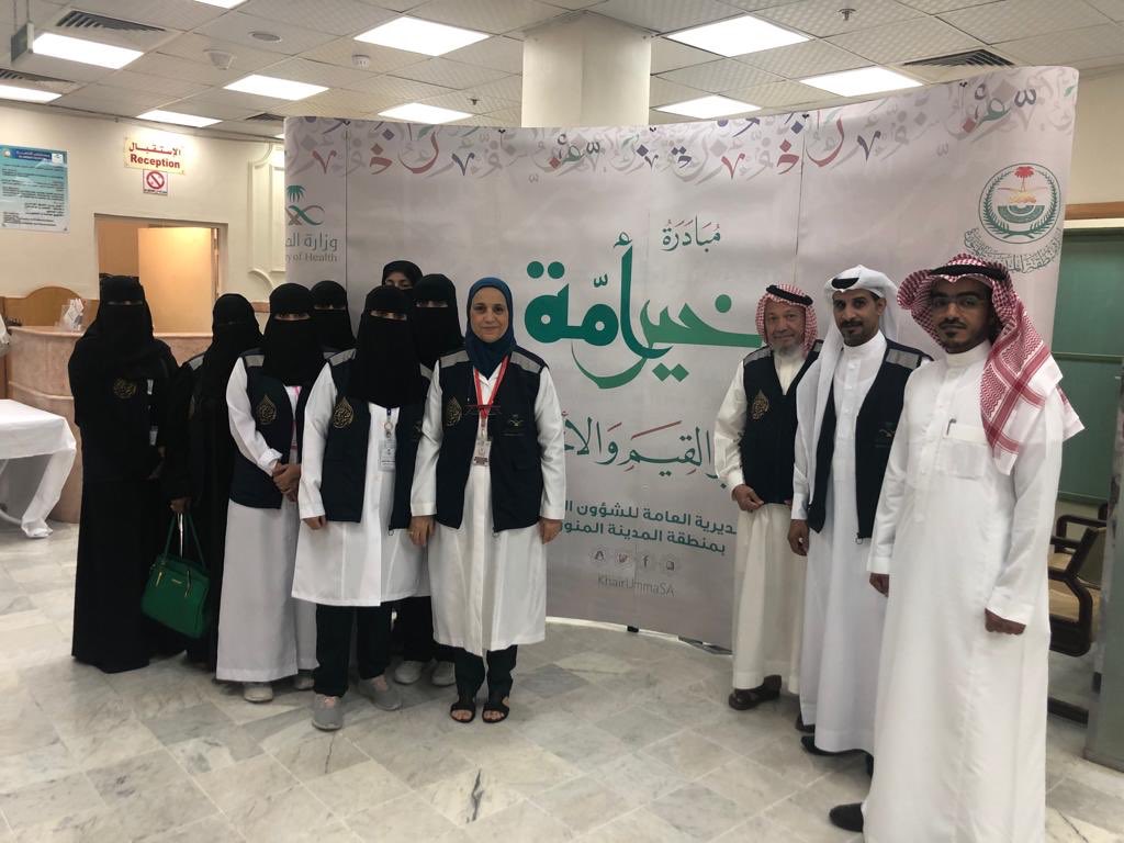 ohudPR's tweet photo. نفذ مركز صحة الازهري التابع لتجمع مستشفى احد اليوم الأربعاء الموافق 1440/11/٢٨  مبادرة( اجر وعافية )في مستشفى الانصار التي تهدف لزيارة المرضى والاطمئنان عليهم وتقديم لهم الهدايا وذلك ضمن مبادرة خير أمه وفي نهاية الزيارة قام فريق الزيارة بتقديم درع لمدير مستشفى الانصار https://t.co/t9qbYF3Cdz
