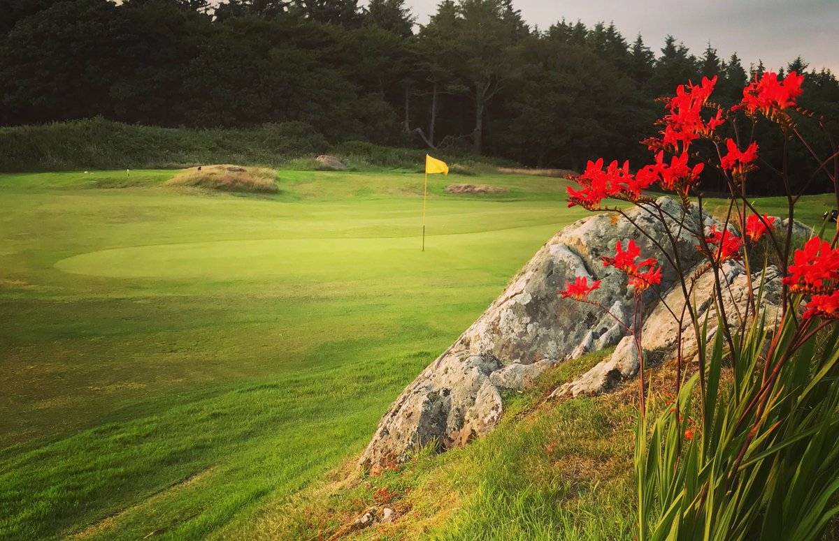 ⛳️ Never tire of the wee par 3 Dinvin course at <a href="/DunskeyGolf/">Portpatrick Dunskey</a>!