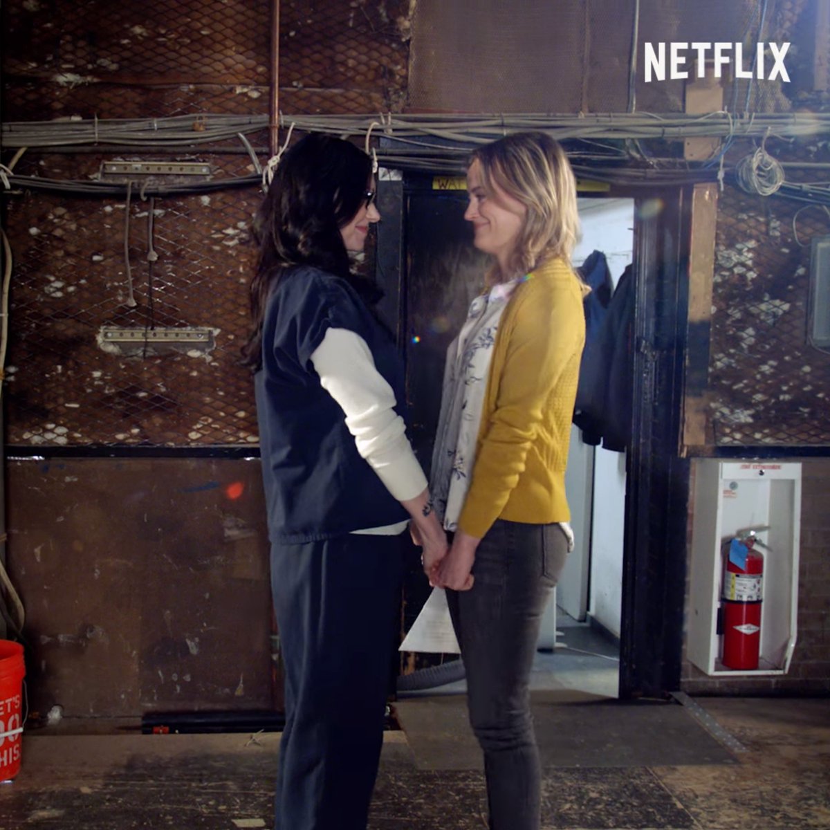 Iauraprepns's tweet photo. in my head this is piper coming to pick alex up the day she gets released and they're going off to start their life together https://t.co/wVBPkX4flP