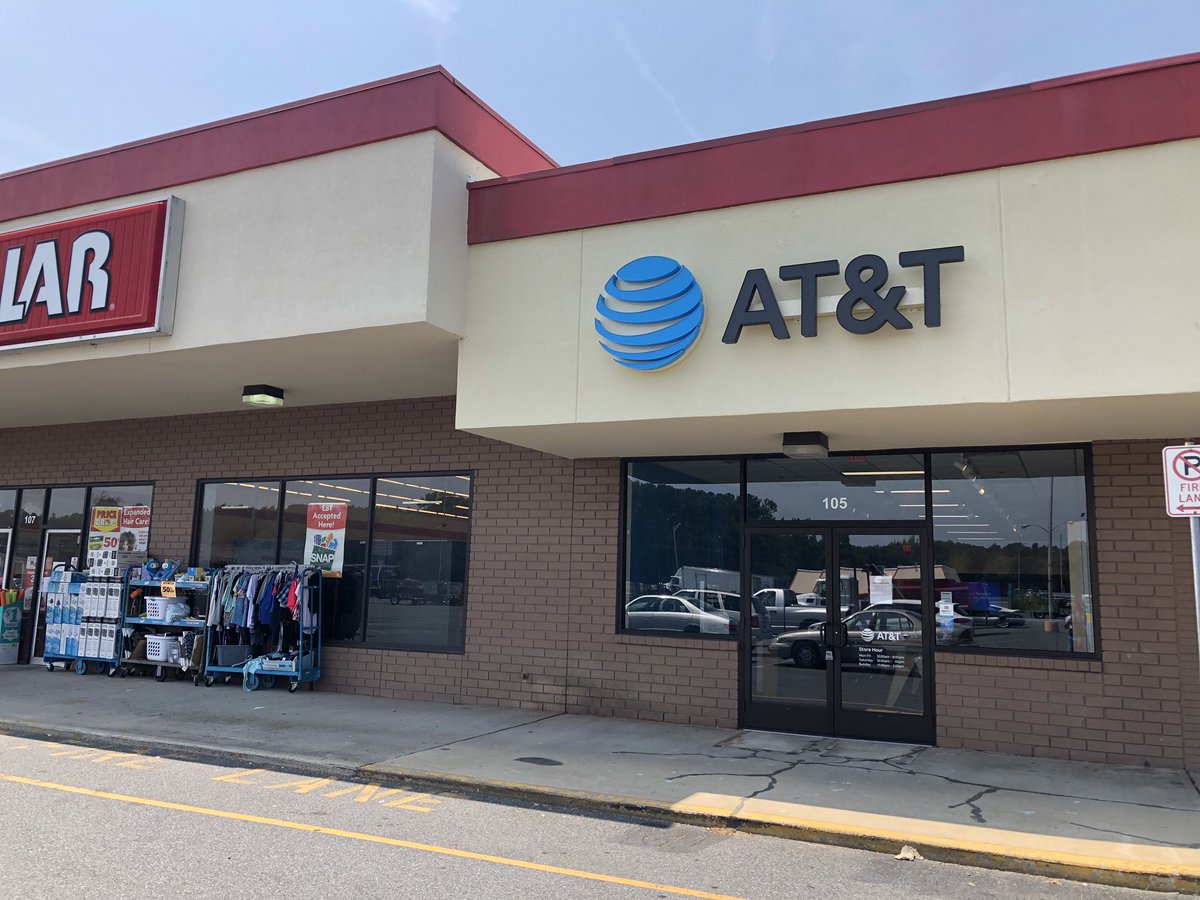 edesjardins22's tweet photo. POCOMOKE...itโs officially open @404girl @Paul_Abdelmalik @MrsJaronfelder #DMC #Newstoreopen https://t.co/hD5SepJyIj