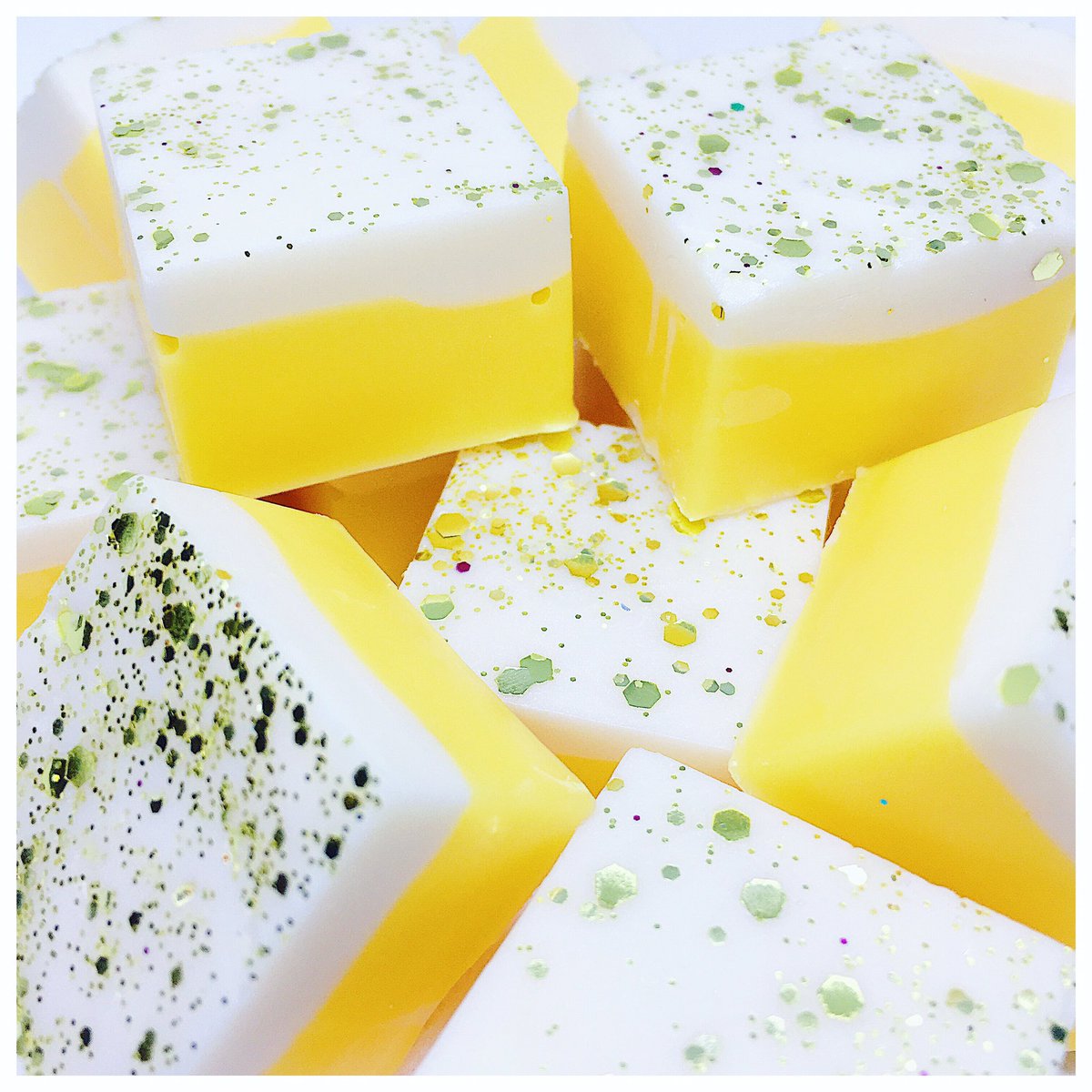 OhhHowLovely's tweet photo. ✨Lemon Pastry Sugar Cubes
⁣
Our small &amp; sweet section has extremely affordable smaller melts to ether add to your cart for just a little extra, to try a sample with us or even if payday has been and gone and you just want to treat yourself with something small and sweet.⁣ https://t.co/9yrQ327bHG
