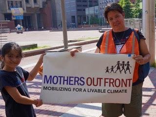 ClaireEHumphrey's tweet photo. Can’t look at her face & keep spending her future. She shouldn’t have to be here with @MothersOutFront calling out @nationalgridus to #fixbiggasleaks & #ngridmeasureup. Keep your promise to her. https://t.co/VLdBtgmKwL