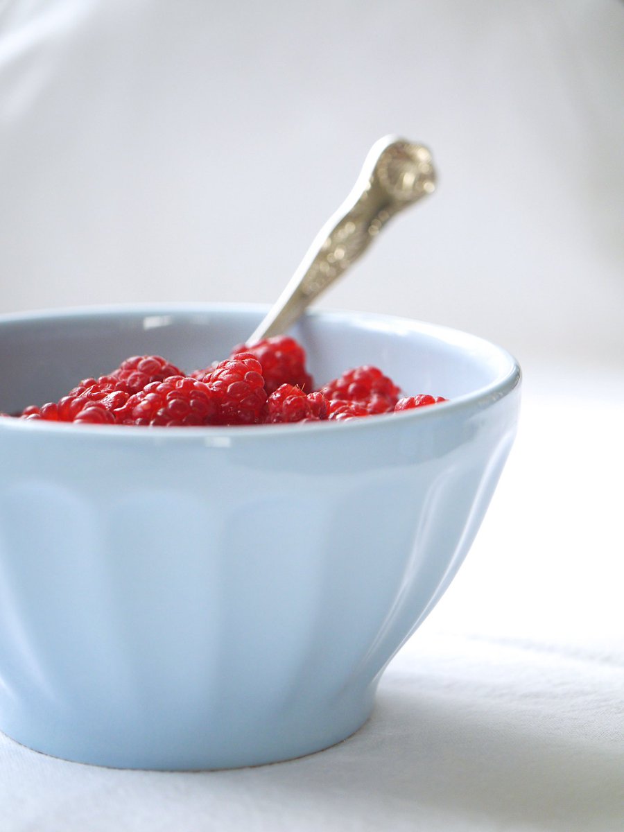 Homemade organic raspberry coulis, recipe up on the blog - hop over to find it ✨