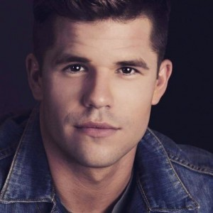 Wishing a happy birthday to actor Charlie Carver who turns 31 today. 