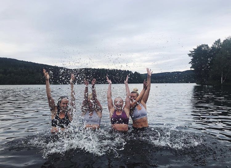 Da er første økt etter sommerferien gjennomført, og noen av jentene tok et restitusjonsbad på Sognsvann etterpå. Viktig og få ut syra etter beep😉