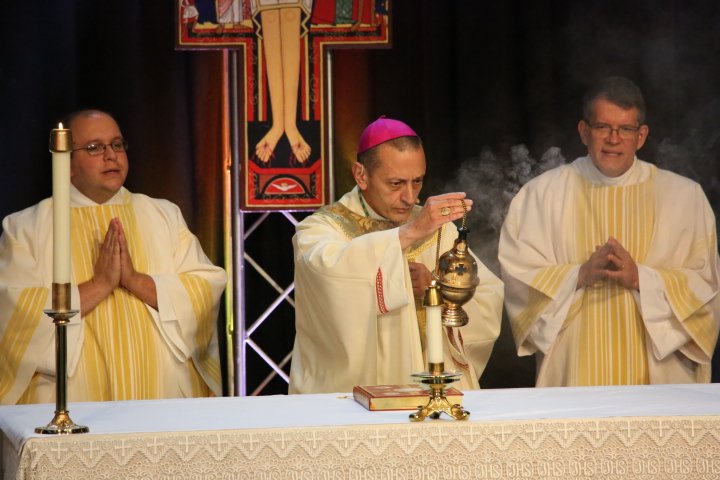 NationalDialogu's tweet image. The Voice + Vision Conference begins with Mass celebrated by Bishop Frank Caggiano, Diocese of Bridgeport and Episcopal Committee Liason of the National Dialogue. @BishopCaggiano 
@Diobpt  #VoiceandVision #nationaldialogue