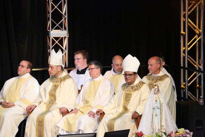 NationalDialogu's tweet image. The Voice + Vision Conference begins with Mass celebrated by Bishop Frank Caggiano, Diocese of Bridgeport and Episcopal Committee Liason of the National Dialogue. @BishopCaggiano 
@Diobpt  #VoiceandVision #nationaldialogue
