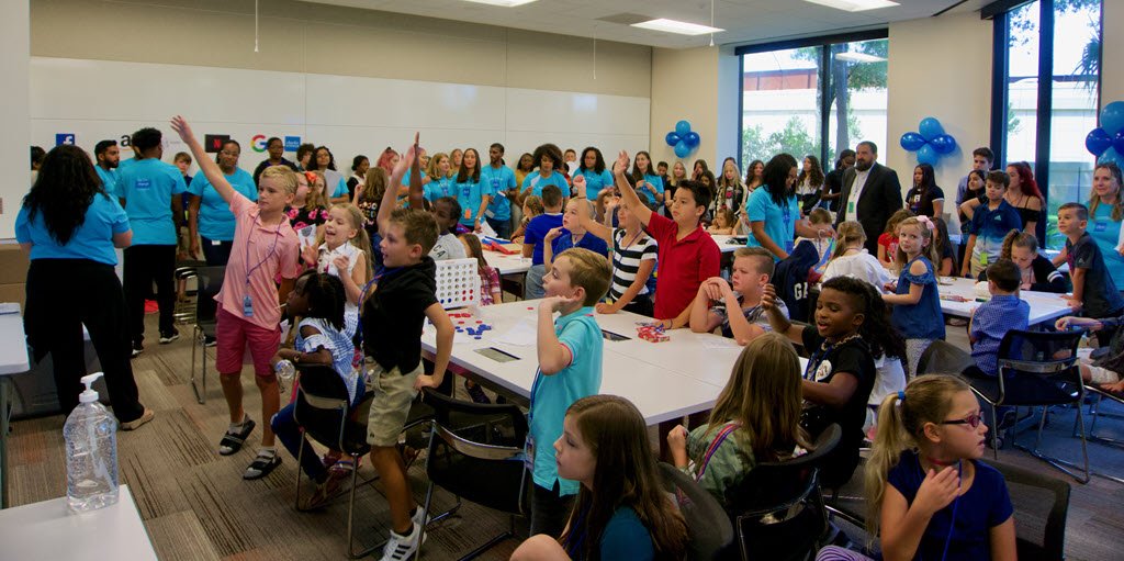 SchwabJobs's tweet image. Schwab Parents Network is an employee resource group that is an "Example of how employees are working together to look out for each other." – Annie, National Co-Chair. Check out some of the pictures from their recent event Take Your Kid to Work Day! #SchwabLife
