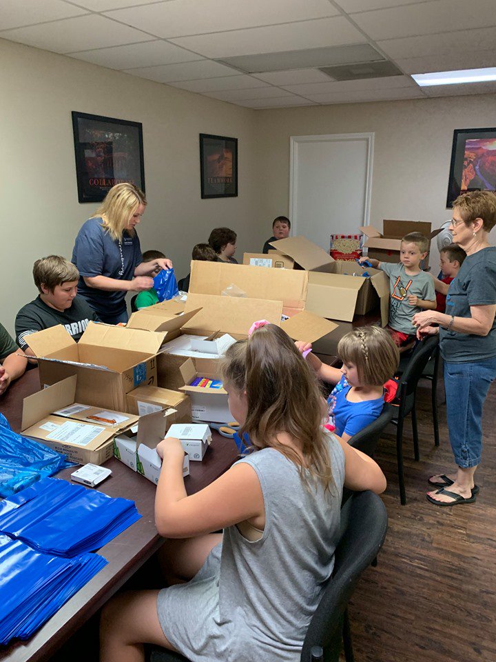 PaluxyRiverCAC's tweet photo. We had a great morning with Granbury Church of Christ Children's Ministry! They put together over 500 bags for Operation School Supplies! Thank you! Granbury Church of Christ
#kidshelpingkids #prcac #GranburyCOC #serviceday #missioncamp #operationschoolsupplies https://t.co/g0ozS0JpJC