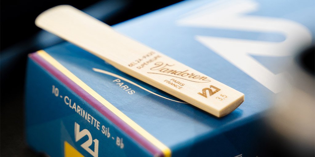 Are V21 reeds right for me? V21 reeds give a wonderful warmth to your sound. The response is effortless, especially navigating through large intervals. V21s are available for Bb, Bass, and Eb clarinet in addition to Soprano, Alto, and Tenor saxophones. #ichoosevandoren