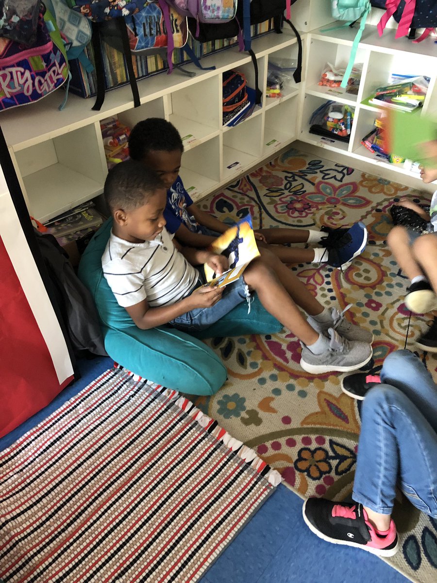 sumler_emma's tweet photo. Fabulous First Graders! Practicing Read to Self and Read to Someone! @BellwoodBulldog #oneccps https://t.co/ElVzFlzs5l