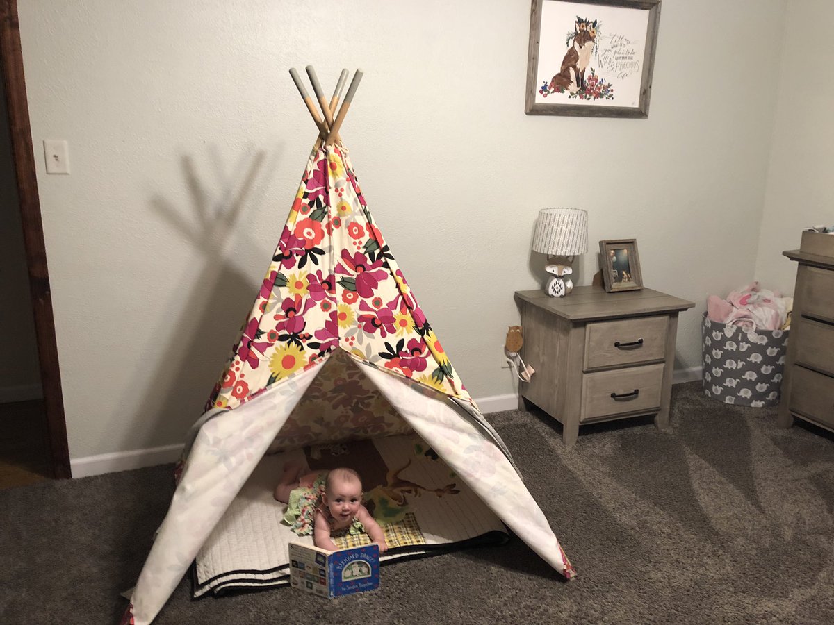 Every little girl needs a reading nook 🖤 📚 #raisingareader
