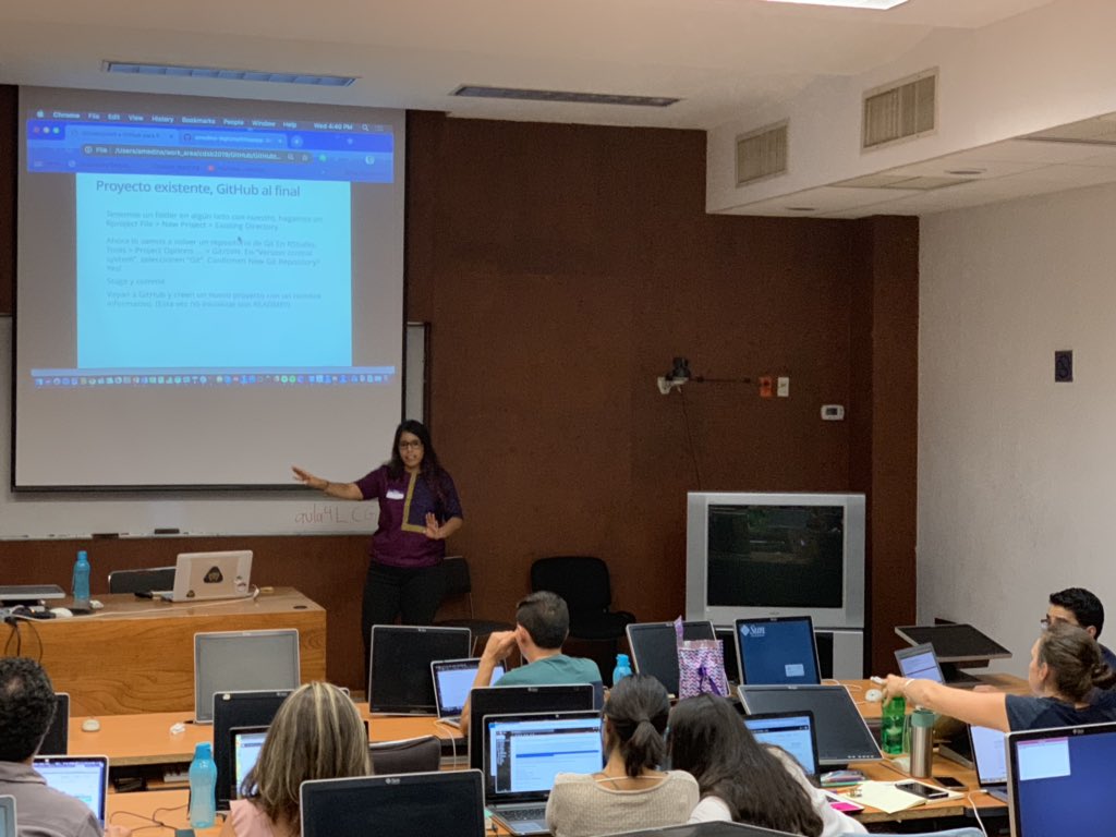 lcolladotor's tweet photo. Alejandra Medina-Rivera @AleMedinaRivera is teaching at #CDSB2019 how to use git and @github in Spanish 🙌🏽 during #TIB2019 @nnb_unam
Used https://t.co/TAFMZv2sOI from @JennyBryan who will be in 🇲🇽 soon at an event organized by @TeresaOM (also from @CDSBMexico) & others #rstats https://t.co/nuOJdZ1cGE
