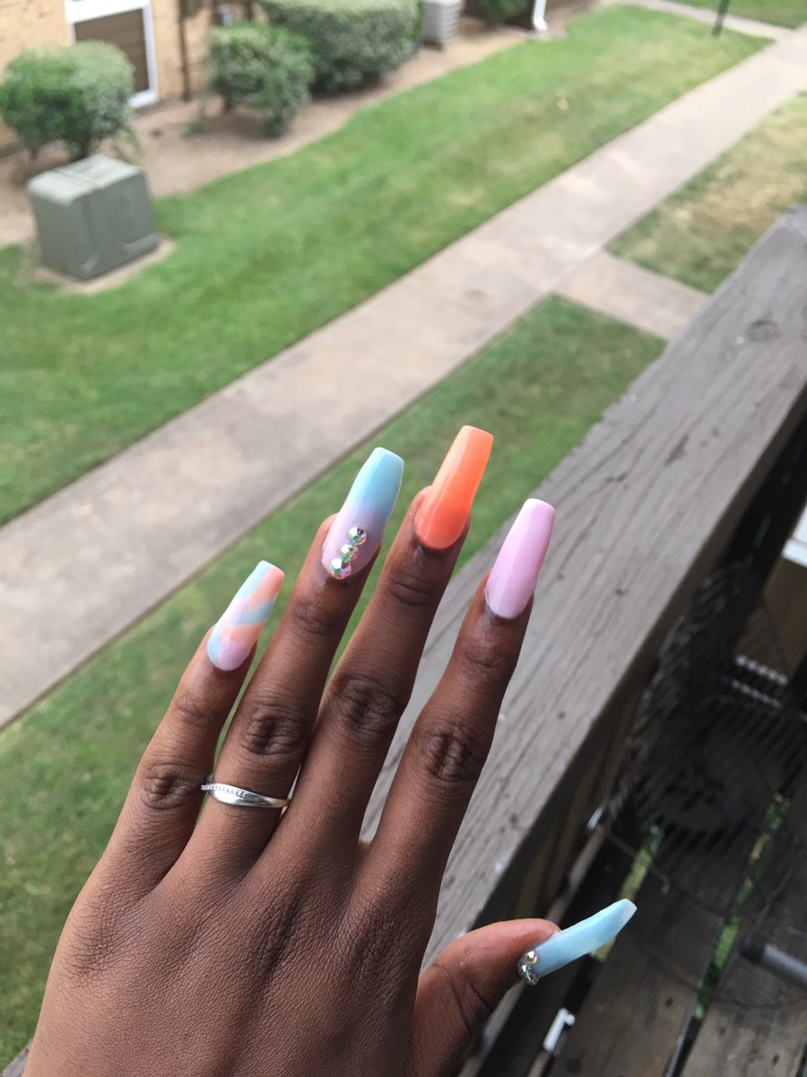 callme_BELOVED's tweet photo. freestyle set i did on myself yesterday βΊοΈ #upcomingnailtech #blacknailtech #blacknails #selftaught #sealynails #katynails #brookshirenails #texasnails #localnails #acrylicpowder #affordablenails https://t.co/Djq2muxLCK