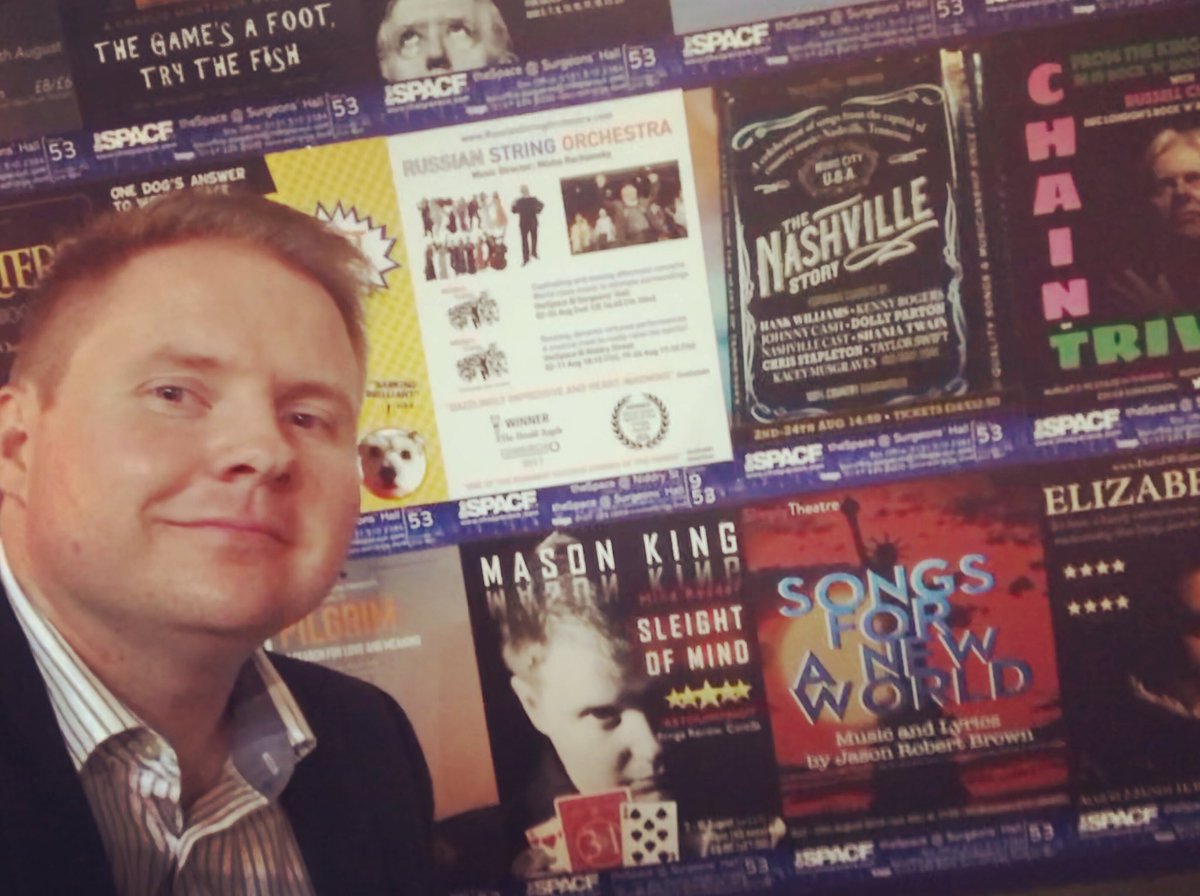 MKMindReader's tweet photo. That moment when you pose for a picture...with a picture...of yourself 😂😂 @theSpaceUK #EdFringe #EdFringe2019 #EdinburghFringeFestival #EdinburghFestivalFringe #FringeReview #EdinburghFestival #SleightOfMind #MindReader #Mentalist #Mentalism #Magic #Magician #makeyourfringe https://t.co/TJhVaiHAOw