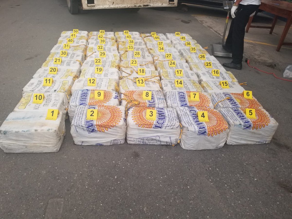 AbkaFitzHenley's tweet image. JCF has made its largest drug seizure in recent times. 

1-thousand-2 hundred kilogrames of cocaine was seized today.

The drug was seized South East of Morant Point in St. Thomas. 

The drug is valued at 4-point-5 billion Jamaica dollars on the US market.

Via @JamaicaConstab