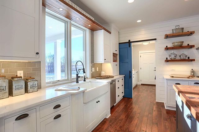 MusserBuilder's tweet photo. Joanna Gaines fan? We gave you shiplap.

Like reclaimed wood? There’s plenty of it.

Hate appliances out in the open and need a separate working area in the kitchen? There’s a Working Pantry. (Oh, and as a bonus, the Pantry has its own access to the Gara… https://t.co/vyBtbPGYR8 https://t.co/GdIdzTM8w4