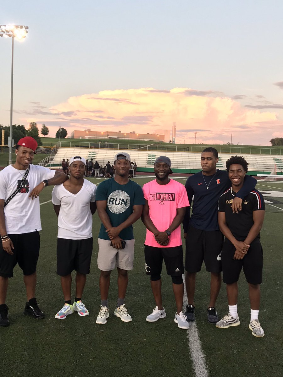 tchopehop's tweet image. My guys stopped by to holla. Record breaking State Champs class of 2019. Proud of these young men, and glad I could be a part of preparing them to play Life...aw yeah and college football!