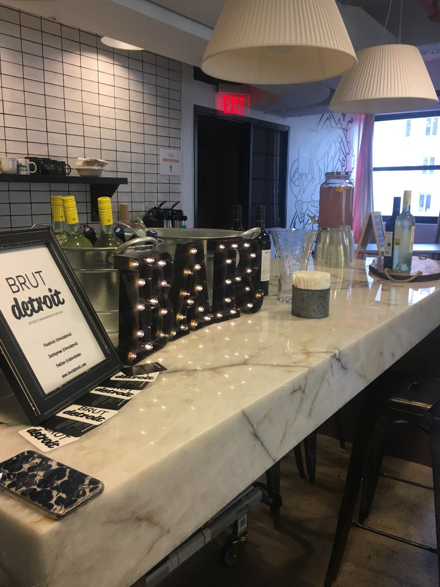 Showtime! We love working with our friends at Detroit Meets! They work hard to bring groups together around tech and entrepreneurship! 

#mobilebar #bartending #events #detroitbartender #travelingbartender #bartendingservices