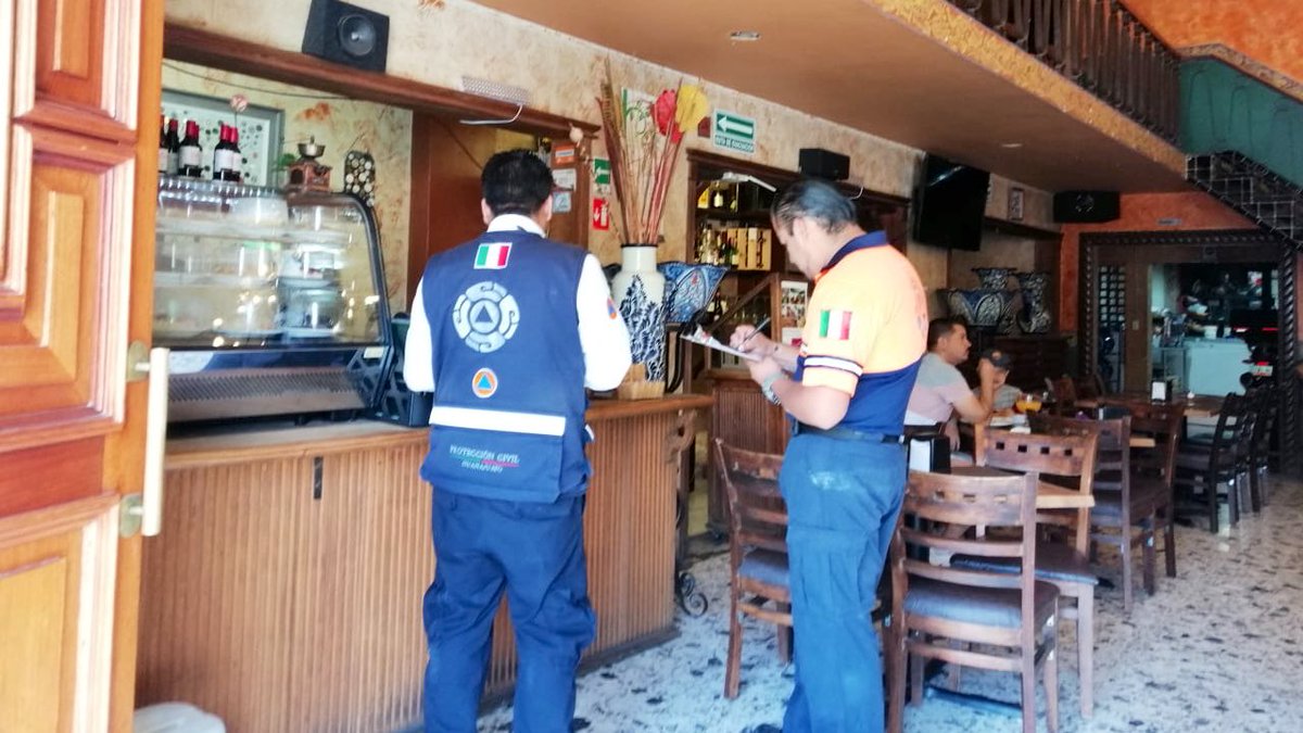 pcguanajuato's tweet image. En #DoloresHidalgoCIN realizamos inspección de inmuebles en la Plaza Principal para la identificación y evaluación de peligros y riesgos respecto a la elaboración del Programa Estatal de #ProtecciónCivil de las #FiestasPatrias 2019.

#PrevenirEstáEnTusManos✋

@AlvarCdeV