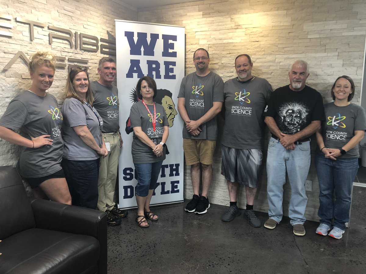 donmadgett's tweet image. #SDHSScience after a hard day at work three days in #KCSScience2020 photo redux for @TheChemistryFox