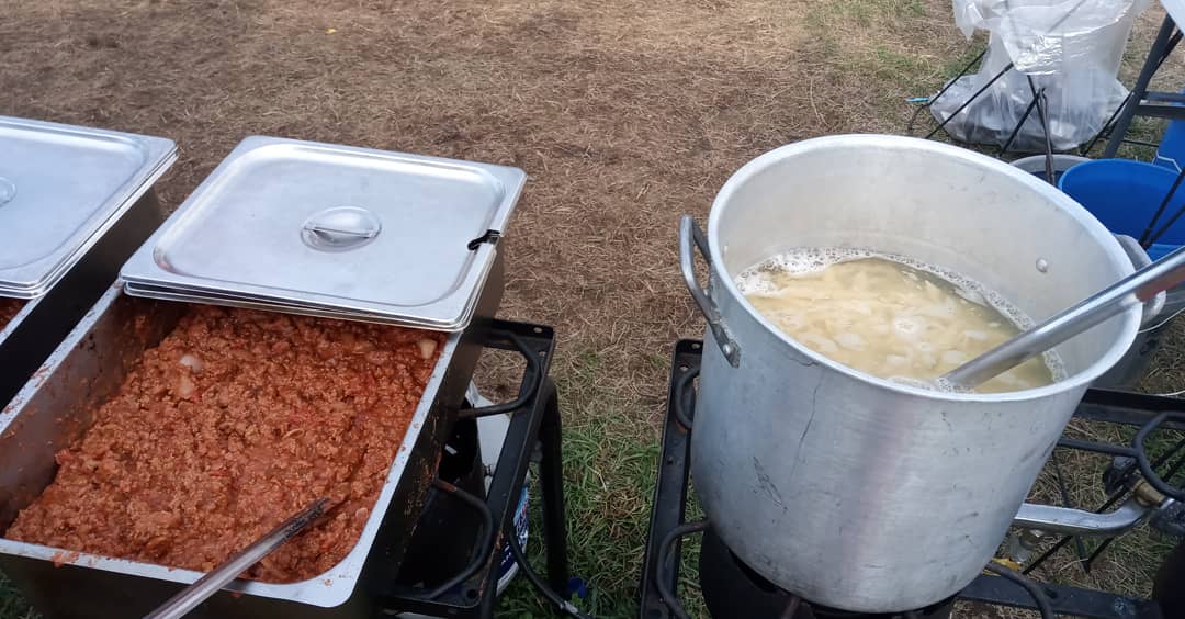 NorthYorkDurham's tweet photo. The conversations are flowing, the sun is shining and the bolognese is bubbling!
Unit 33 and Troop 431 are getting on well! #weareunit33 #Troop431 #summitbechtel #ScoutJamboree #summertime #unit33 https://t.co/RqmwwZvVdI