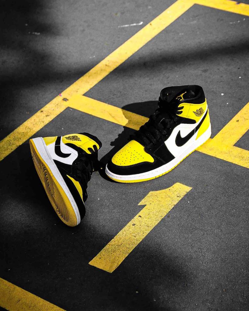 black and yellow jordan 1 footlocker