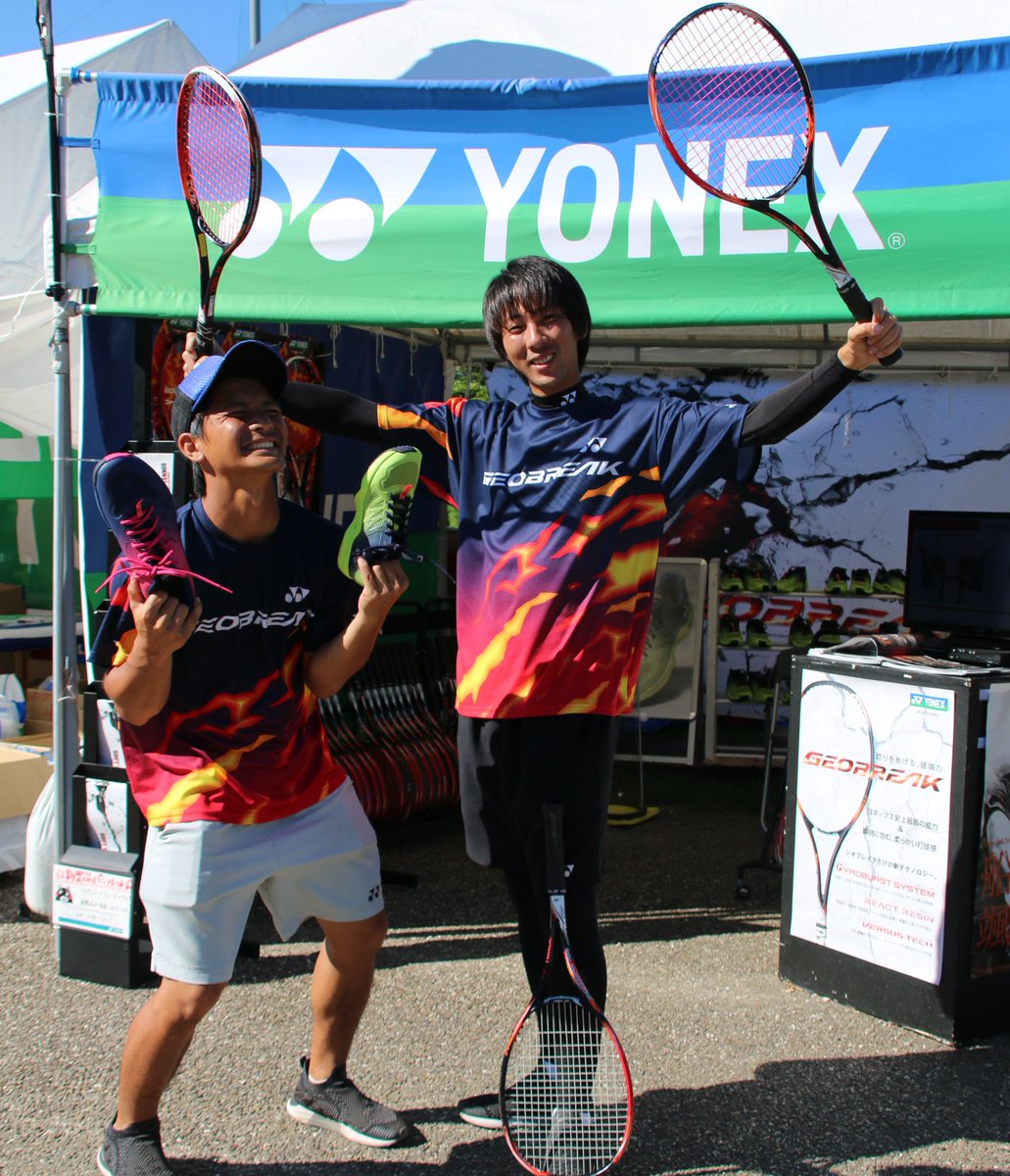 ぉまみ Softtennis Online V Twitter 宮崎インターハイ ヨネックブースには全日本実業団を終えた高月選手 伊藤選手もいますよ 話題の ジオブレ やエアラスダッシュ2の試履きコーナーも ストリンガーはウィナーテニスショップ粕谷さん スマッシュイグチ