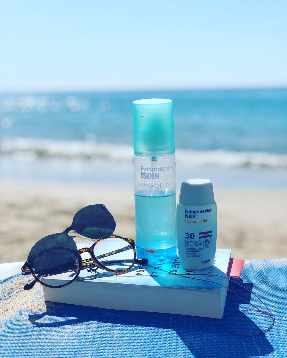 Farma_Arrechea's tweet photo. Yo ya tengo mi plan perfecto para disfrutar de un dia de playa🏖:
1. Protector solar de @isdin hydro2lotion spf50+                                      
2. Gafas de lectura con opción de filtro solar para cuando decides leer fuera de la sombrilla.
#vacacionesdeverano #descanso https://t.co/j50HQMJXeK