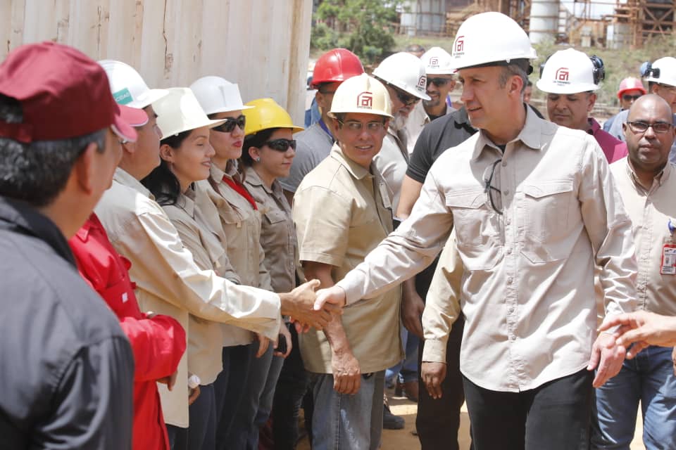 Ferrominera_CVG's tweet photo. Los trabajadores de Ferrominera encabezados por Pdte. Abel Jiménez, respaldan la ardua labor revolucionaria de Tareck El Aissami un incansable luchador leal a la Patria junto al eterno Chávez y @NicolasMaduro y rechaza el atentado a la dignidad de nuestro pueblo por parte de EEUU https://t.co/vfl72z95sm