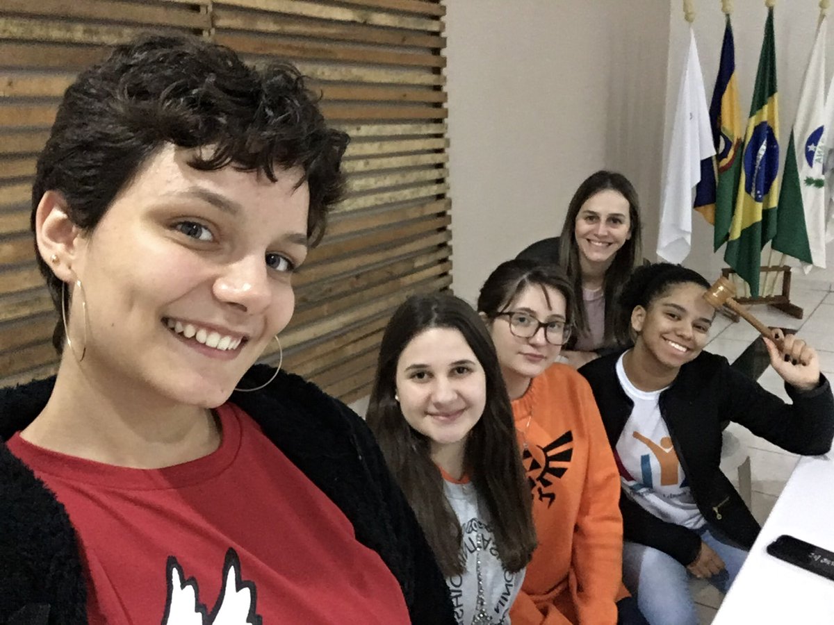 interactmr's tweet photo. FALA GALERINHA LINDA!!! Segue abaixo as fotos da 1ª, 2ª e 4ª reunião ordinária🤪 Falamos sobre a gestão que se iniciou e sobre os projetops que estão por vir!! Um beijo e um abraço. 💙💛 https://t.co/5sx3WgC294
