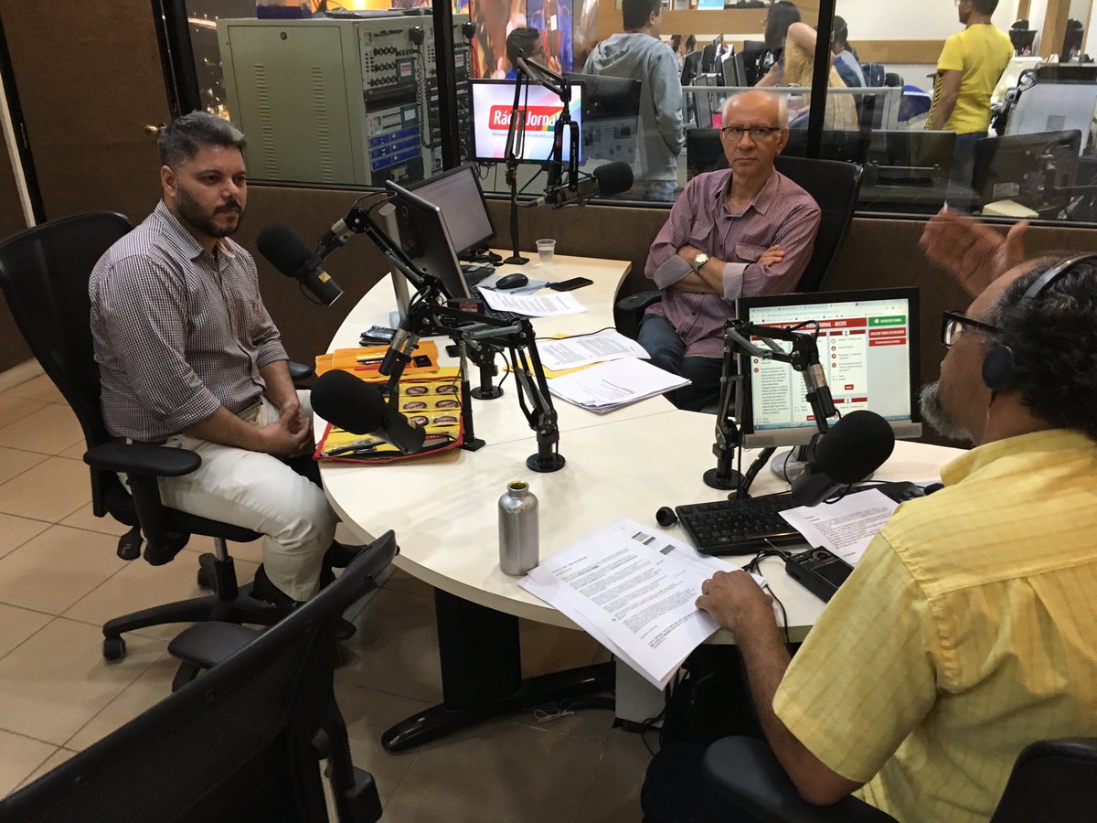 radiojornalpe's tweet image. Hoje a entrevista do #MovimentoEsportivo é sobre o #Futemesa. O diretor do #SantaCruz na modalidade, Sérgio TRAVASSOS, é quem conversa com #EdnaldoSantos e @MarceloAraujoMS sobre o bom e velho futebol de botão.
